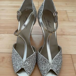 Anniel Gold Sparkly Butterfly Heels sz 37